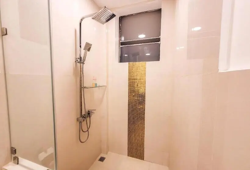 اتاق لوکس سه تخته, Kingsway Thoddoo Maldives