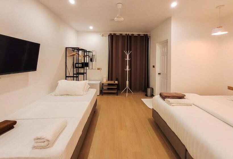 اتاق لوکس سه تخته, Kingsway Thoddoo Maldives