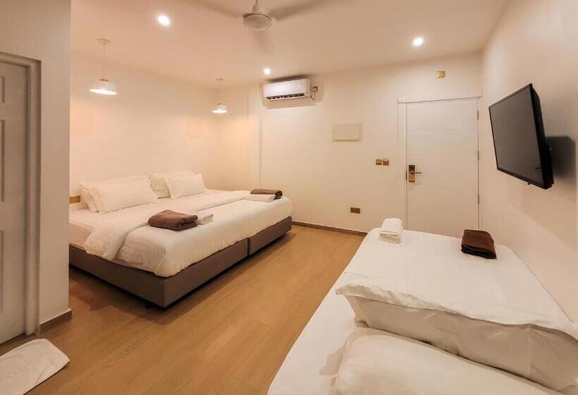 اتاق لوکس سه تخته, Kingsway Thoddoo Maldives