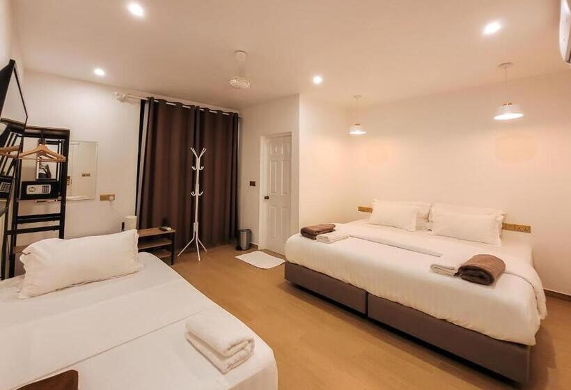 اتاق لوکس سه تخته, Kingsway Thoddoo Maldives