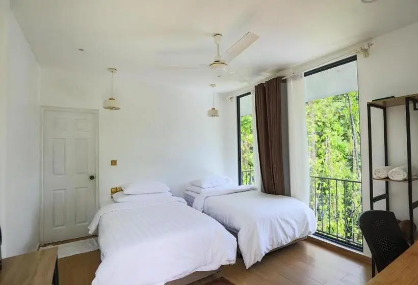 اتاق لوکس, Kingsway Thoddoo