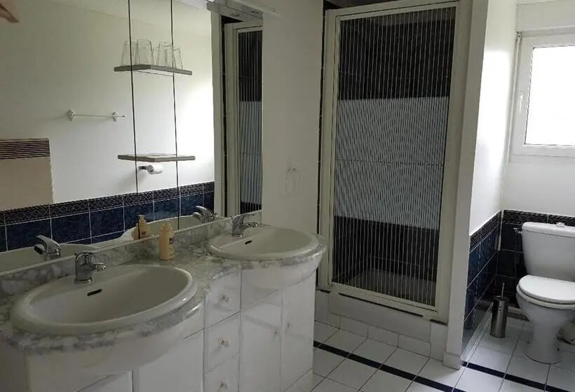 Habitació Triple Estàndard, Le Pré Fleuri