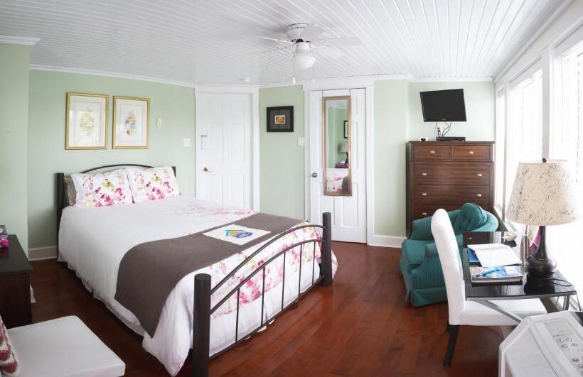 غرفة قياسية مزوَّدة بشُرفة, Abbie's Garden Bed & Breakfast