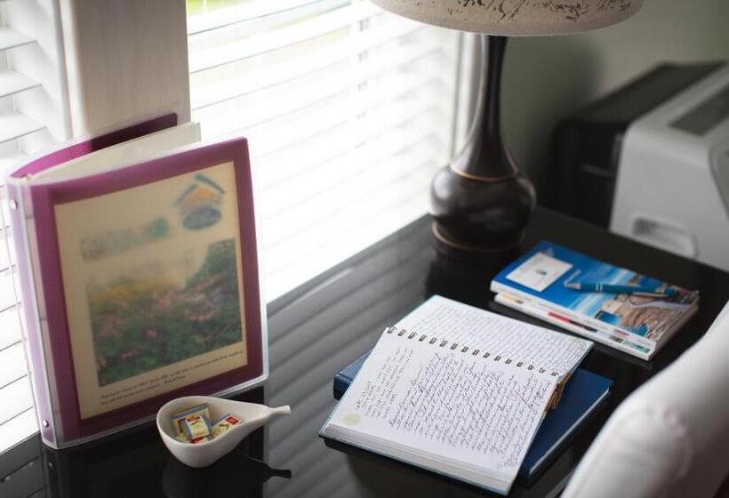 غرفة قياسية مزوَّدة بشُرفة, Abbie's Garden Bed & Breakfast