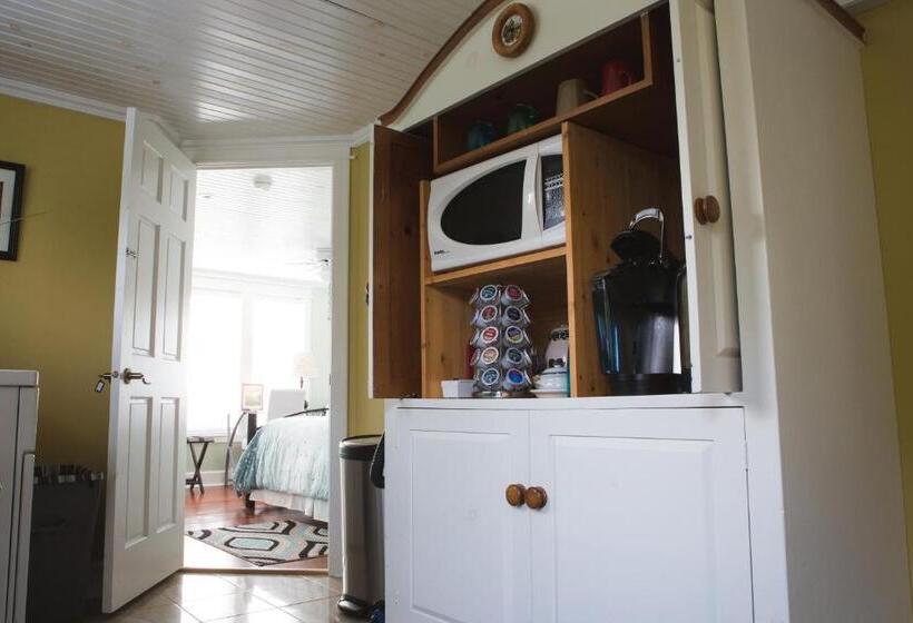 غرفة قياسية مطلّة علي الحديقة, Abbie's Garden Bed & Breakfast