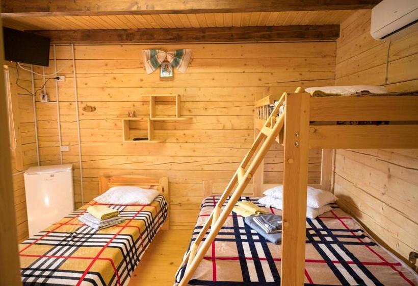 اتاق استاندارد سه نفره, Rybatska 7