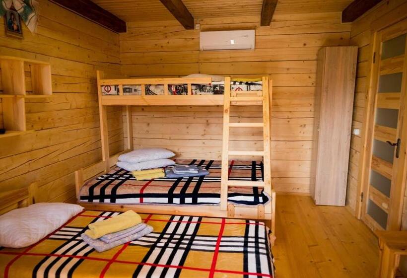 اتاق استاندارد سه نفره, Rybatska 7