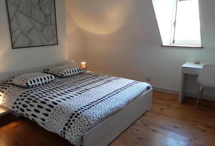 غرفة قياسية مطلّة علي حمام السباحة, La Petite Noue