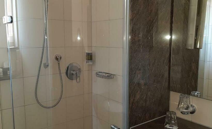 스탠다드 룸, Rauch