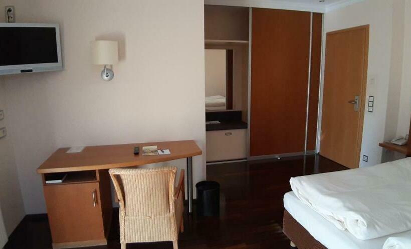 스탠다드 룸, Rauch