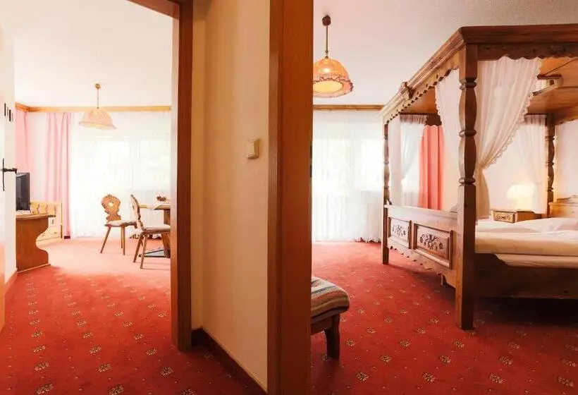 デラックススイート, Sattelbogener Hof