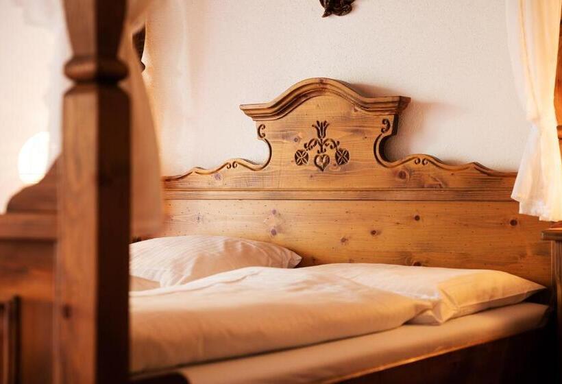 디럭스 스위트, Sattelbogener Hof