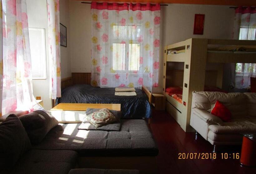 דירת חדר, Fara Choustníkovo Hradiště