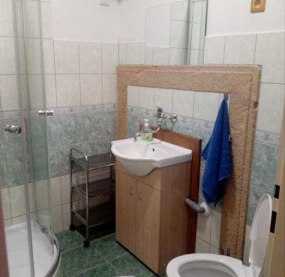 חדר סטנדרט לשלושה, Fara Choustníkovo Hradiště