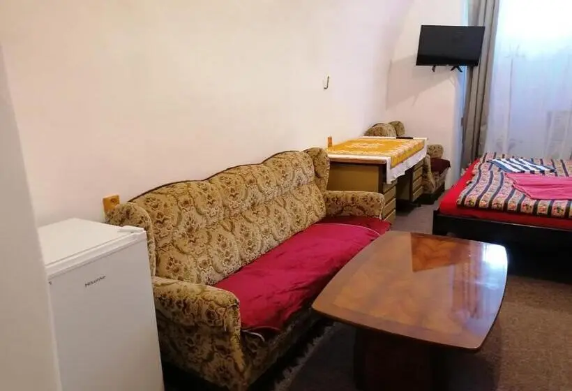 バスルーム共同エコノミー4人部屋, Fara Choustníkovo Hradiště