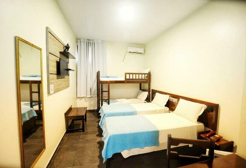 标准三人间, Monte Pascoal