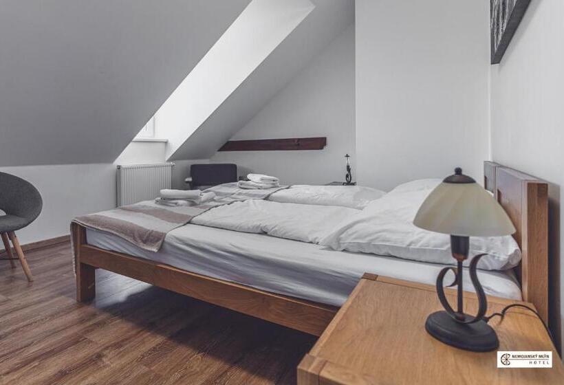 חדר דלוקס, Nemojanský Mlýn