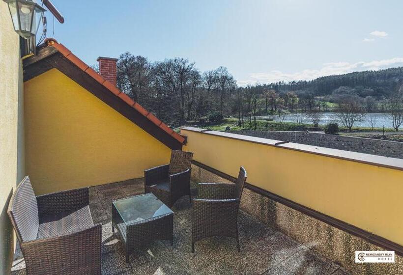 דירת חדר עם טרסה, Nemojanský Mlýn