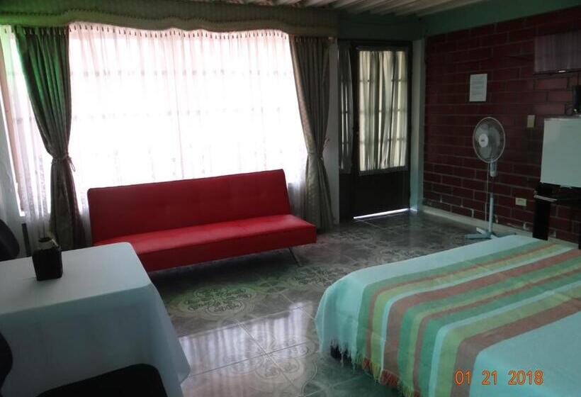 חדר סטנדרט לשלושה עם נוף לבריכה, Palestina Eco