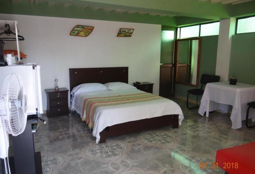 חדר סטנדרט לשלושה עם נוף לבריכה, Palestina Eco