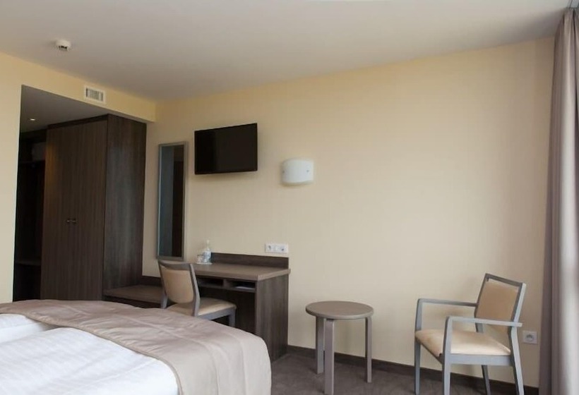 חדר סטנדרט עם מרפסת, Restaurant Le Cleebourg