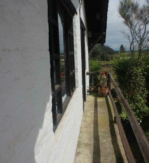 اتاق خانوادگی با سرویس بهداشتی مشترک, Rondador Cotopaxi