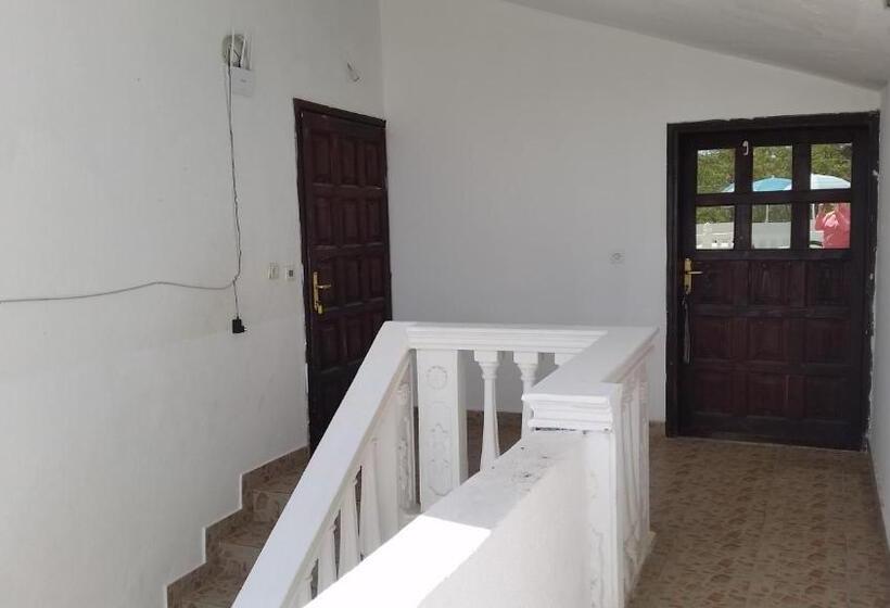 اتاق خانوادگی با چشمانداز دریا, Guesthouse Ada