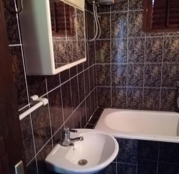 اتاق خانوادگی با چشمانداز دریا, Guesthouse Ada