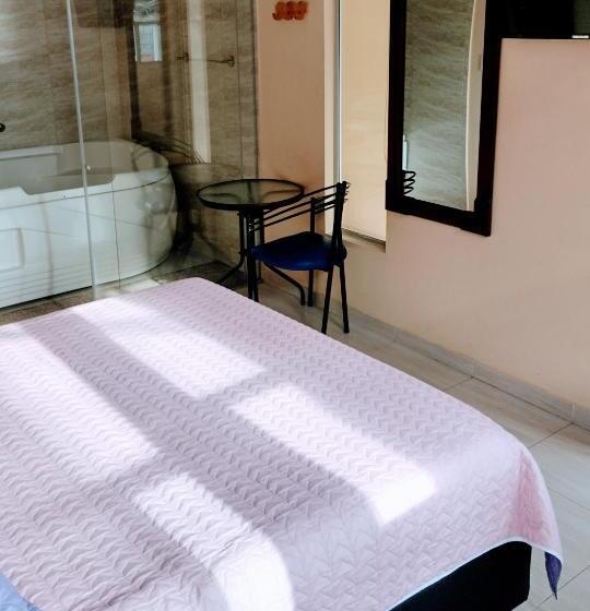 Люкс Повышенной Комфортности, Hostal Viyaje