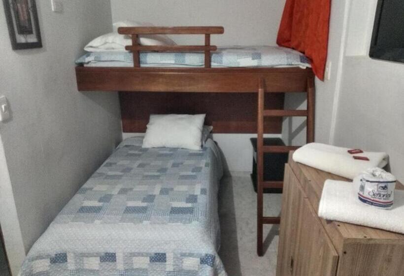 غرفة أساسية ثلاثية, Hostal Viyaje