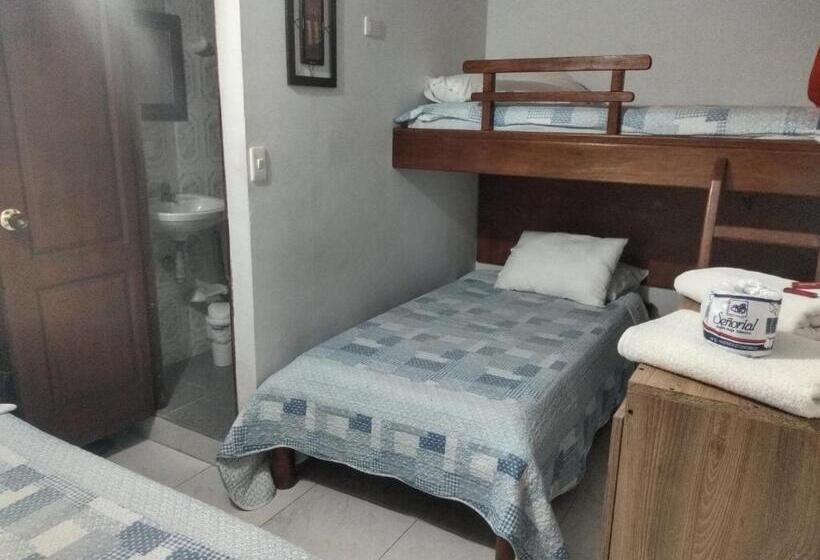 غرفة أساسية ثلاثية, Hostal Viyaje