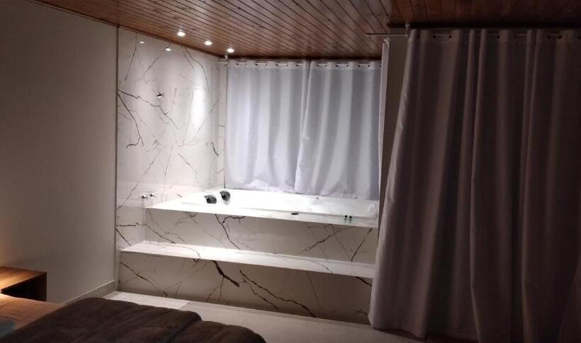 자쿠지 스위트, Pousada Dona Teresinha