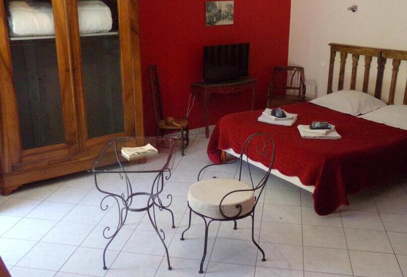 Люкс, Chambres Et Table D Hôtes, Maisonnettes Individuelles Dans Propriété Privée