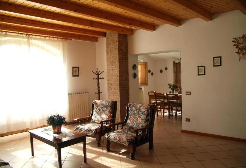 דירת שלושה חדרים, Agriturismo Poderino