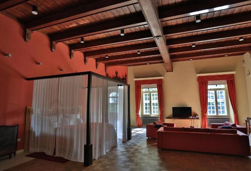 מיטת קינג בסוויטה, Chateau Herálec Boutique Hotel & Spa By L Occitane