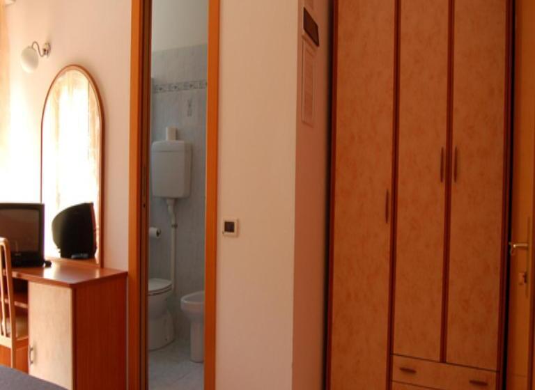 Номер Deluxe, Danubio