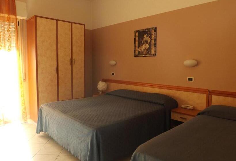 Четырехместный Номер Deluxe, Danubio