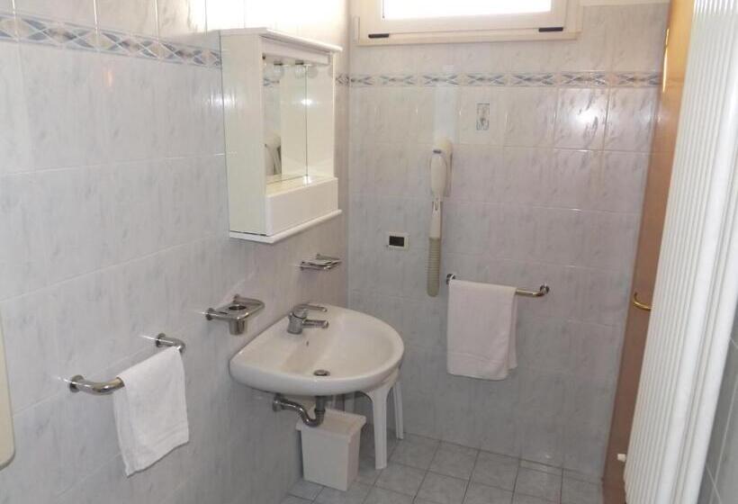 Номер Стандарт Трехместный, Danubio