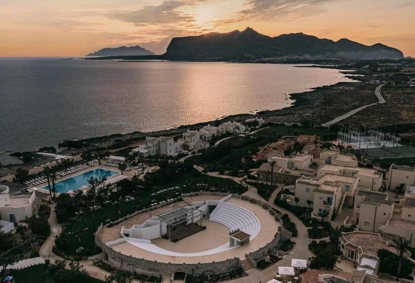 Люкс, Mangia S Favignana Resort