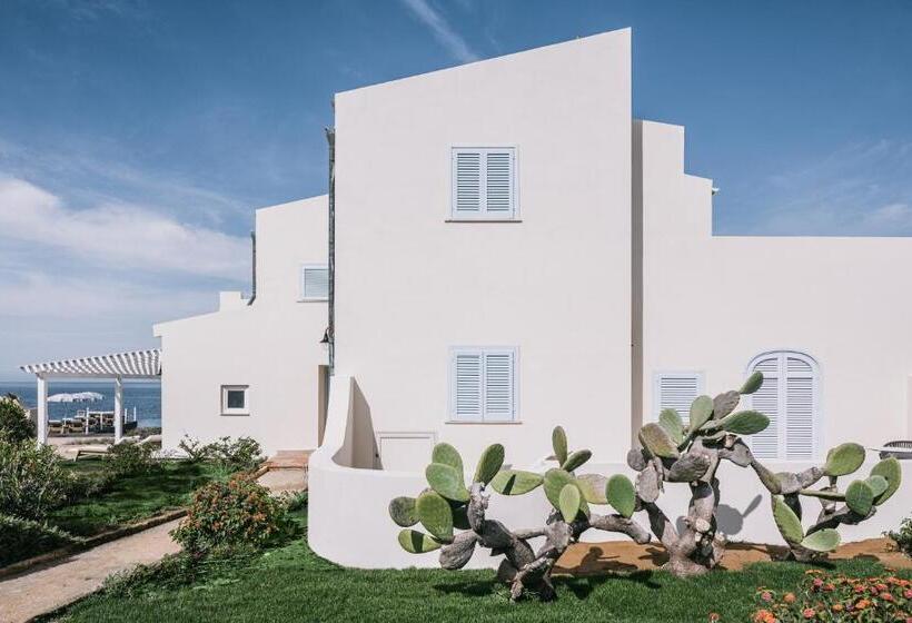 带海景标准四人间, Mangia S Favignana Resort