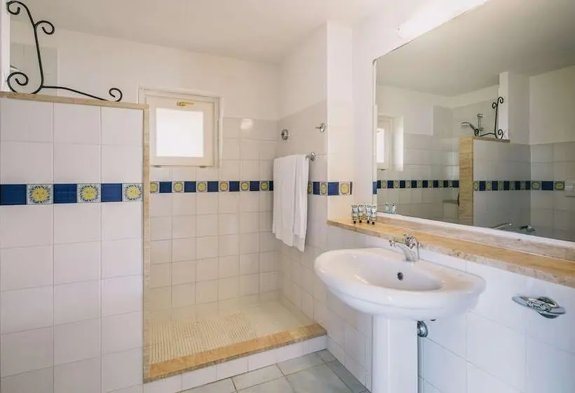 اتاق استاندارد سه نفره, Mangia S Favignana Resort