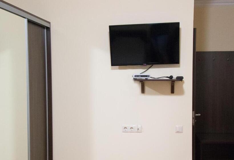 Deluxe Zimmer, Sem Uglov