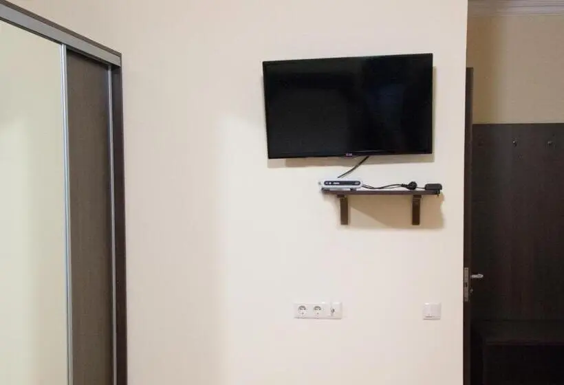 Deluxe Zimmer, Sem Uglov