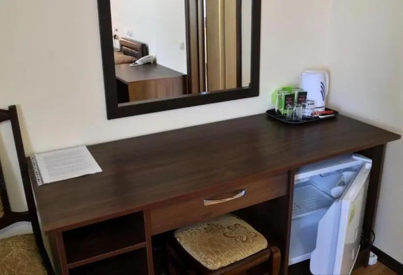 Deluxe Zimmer, Sem Uglov