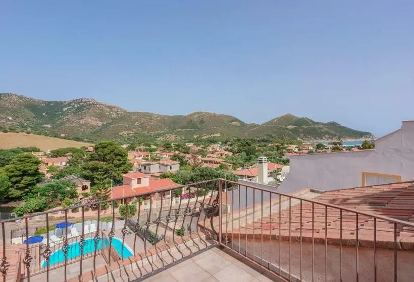 Quarto Superior Vista Piscina, Solanas