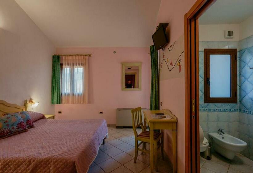 غرفة سوبيريور مطلة على حمام السباحة, Solanas