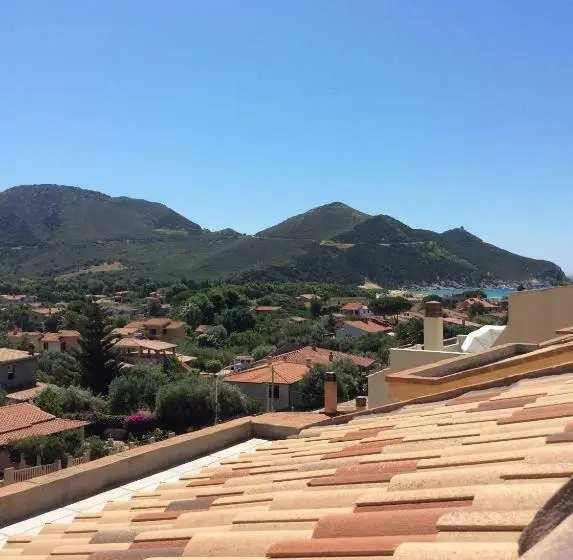 Quarto Superior Vista Piscina, Solanas