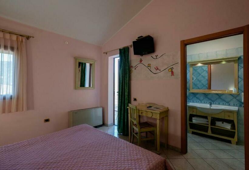 غرفة سوبيريور مطلة على حمام السباحة, Solanas