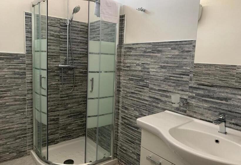 شقة غرفة نوم واحدة مزودة بتراس مطلة على البحر, Solanas