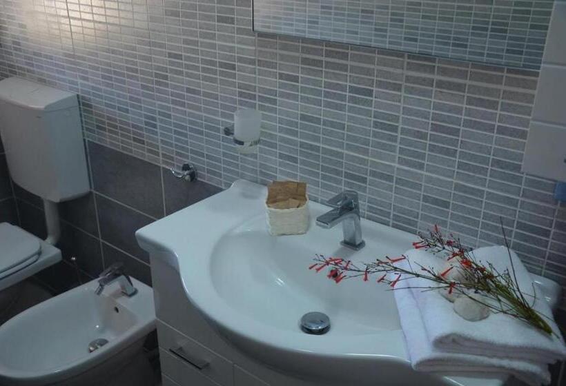 شقة غرفة نوم واحدة مزودة بتراس مطلة على البحر, Solanas